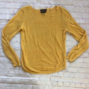 Tahari Yellow Gold Lightweight Linen Long Sleeve Sweater - Size Medium
